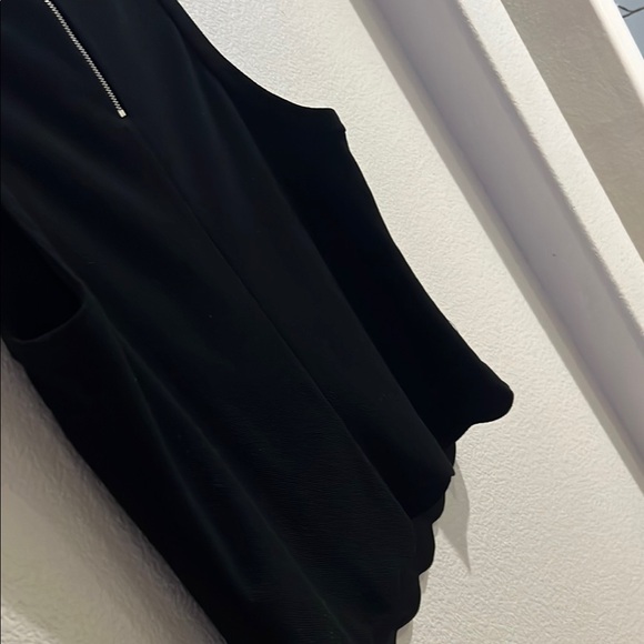 Elle Black Fitted Sleeveless Tank Top - Picture 3 of 3